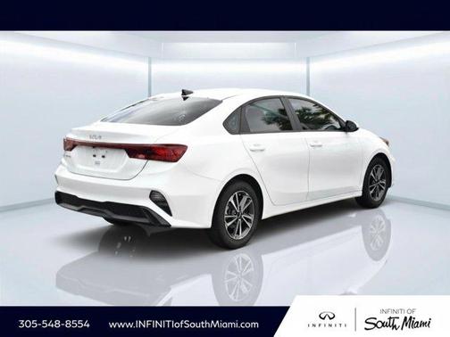 Snow White Pearl 2024 Kia Forte LXS