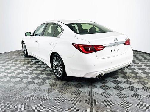 2022 INFINITI Q50 LUXE