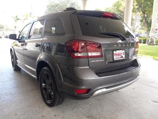 Photo 4 of 32 of 2020 Dodge Journey Crossroad