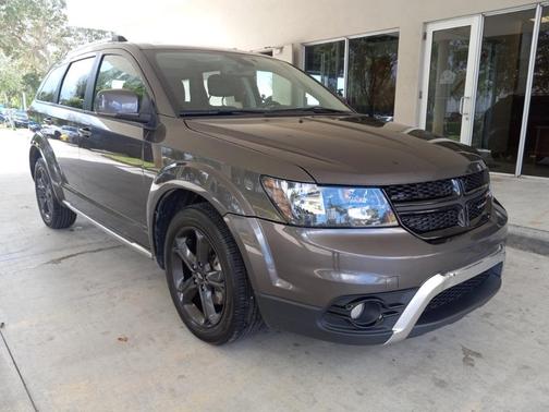 Photo 2 of 32 of 2020 Dodge Journey Crossroad