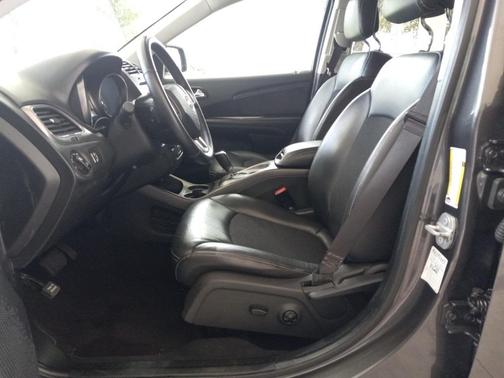 Photo 5 of 32 of 2020 Dodge Journey Crossroad