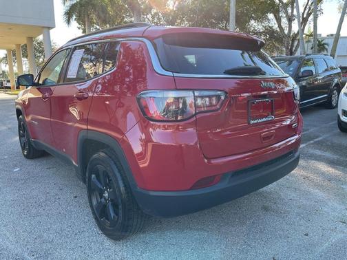Photo 4 of 32 of 2018 Jeep Compass Latitude
