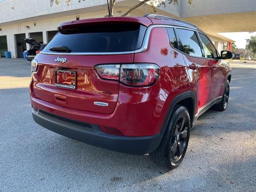 Photo 3 of 32 of 2018 Jeep Compass Latitude