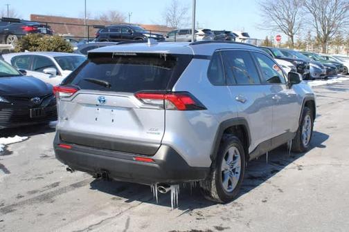 2022 Toyota RAV4 Hybrid XLE