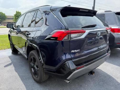 2020 Toyota RAV4 Hybrid SE