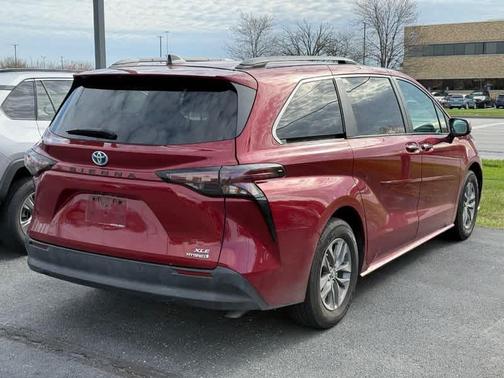 Ruby Flare Pearl 2023 Toyota Sienna XLE