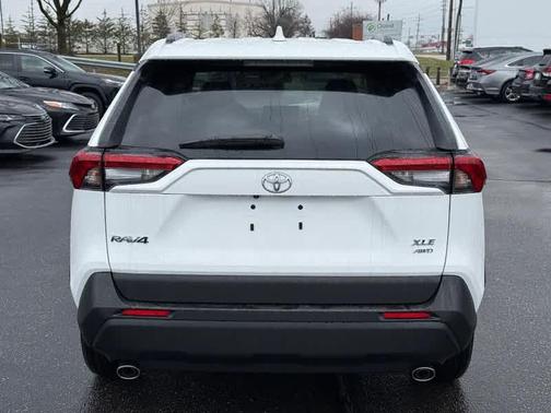 2025 Toyota RAV4 XLE