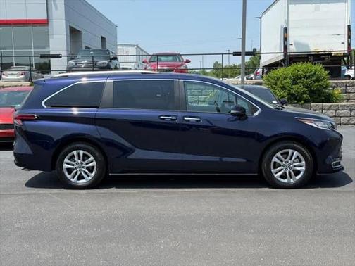 2023 Toyota Sienna Limited 7-Passenger