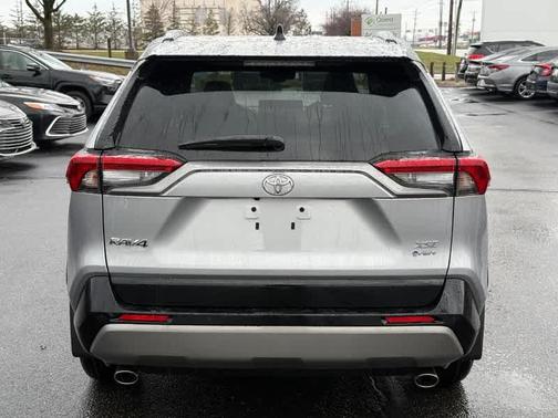 2025 Toyota RAV4 Hybrid SE