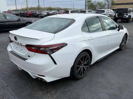 White 2022 Toyota Camry SE