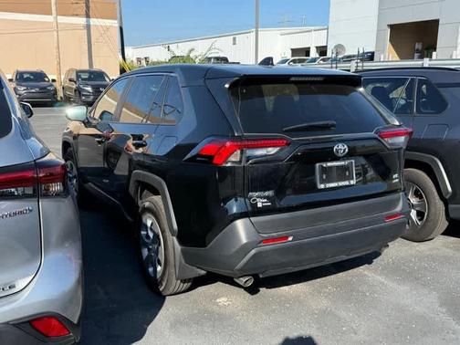 2022 Toyota RAV4 LE