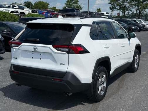 2022 Toyota RAV4 XLE