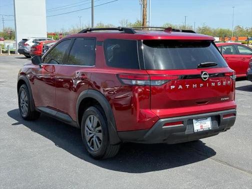 2022 Nissan Pathfinder SV