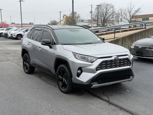 2020 Toyota RAV4 Hybrid SE
