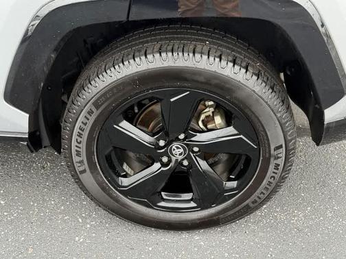 2020 Toyota RAV4 Hybrid SE