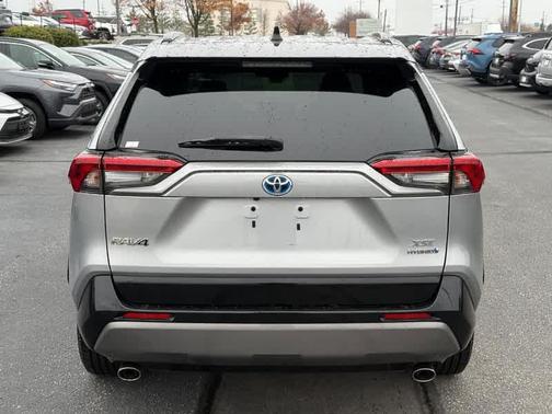 2020 Toyota RAV4 Hybrid SE