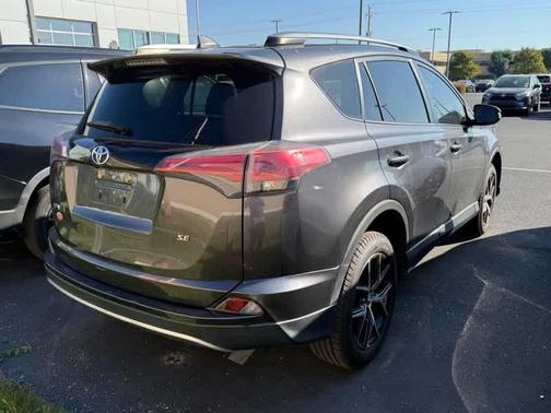 2017 Toyota RAV4 SE
