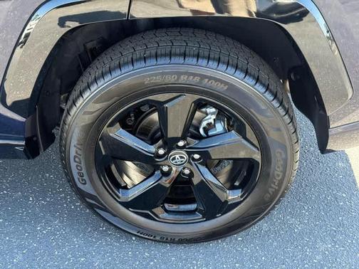 2020 Toyota RAV4 Hybrid SE