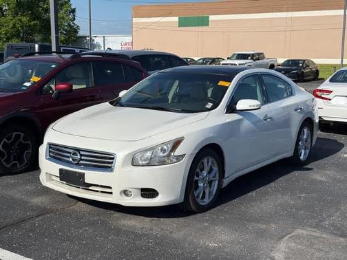 Pearl White 2014 Nissan Maxima SV