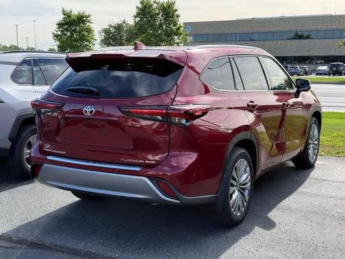 Ruby Flare Pearl 2026 Toyota Highlander Platinum