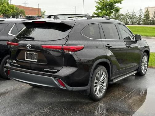Opulent Amber 2022 Toyota Highlander Limited