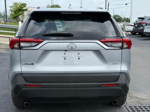 2020 Toyota RAV4 LE