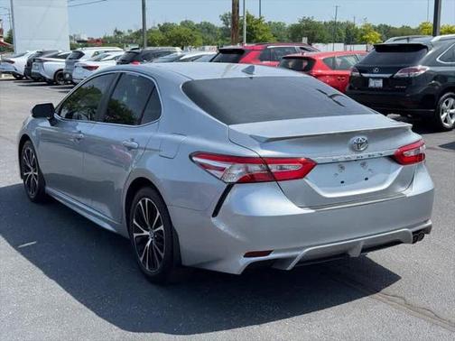 2020 Toyota Camry SE