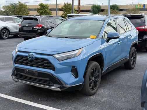 2022 Toyota RAV4 Hybrid SE
