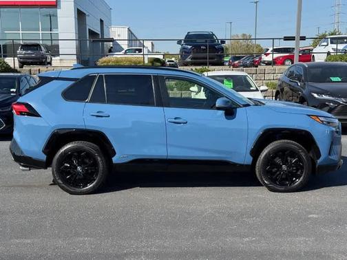 2022 Toyota RAV4 Hybrid SE