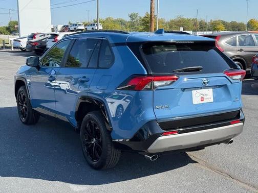 2022 Toyota RAV4 Hybrid SE