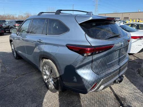 2021 Toyota Highlander Hybrid Platinum