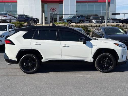 2021 Toyota RAV4 Hybrid SE