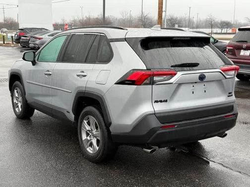 2022 Toyota RAV4 Hybrid XLE