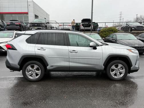 2022 Toyota RAV4 Hybrid XLE