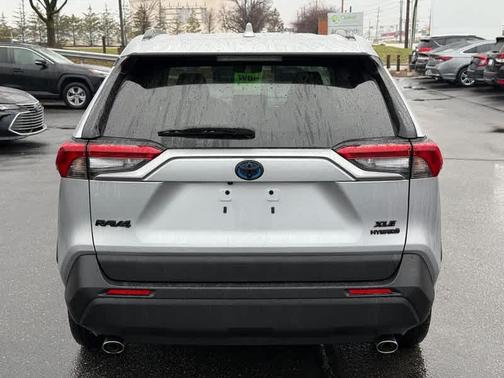 2022 Toyota RAV4 Hybrid XLE