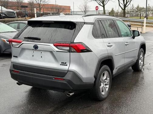 2022 Toyota RAV4 Hybrid XLE