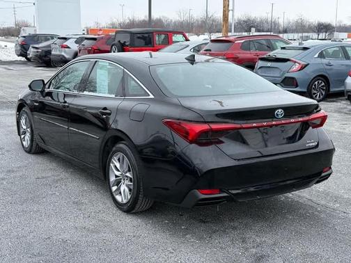 2021 Toyota Avalon Hybrid XLE