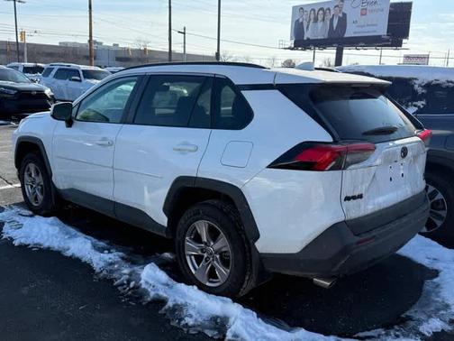 2022 Toyota RAV4 XLE