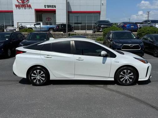 2022 Toyota Prius LE