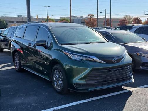 2021 Toyota Sienna LE