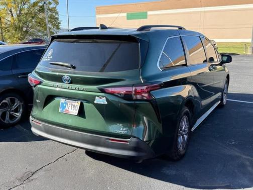 2021 Toyota Sienna LE