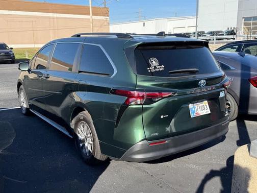 2021 Toyota Sienna LE