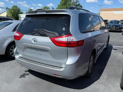 2019 Toyota Sienna XLE