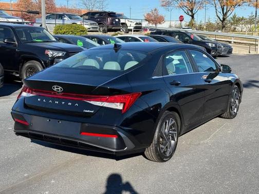 2024 Hyundai ELANTRA Limited