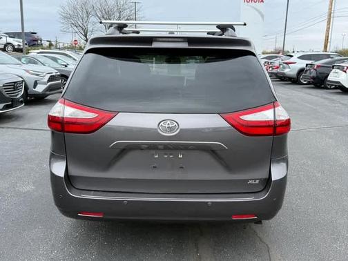 2017 Toyota Sienna XLE