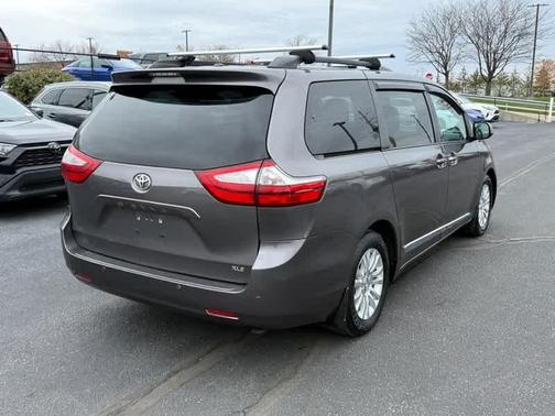 2017 Toyota Sienna XLE
