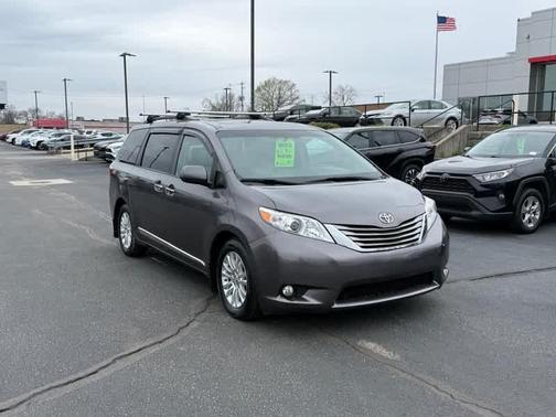2017 Toyota Sienna XLE