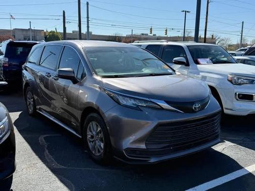 2021 Toyota Sienna LE