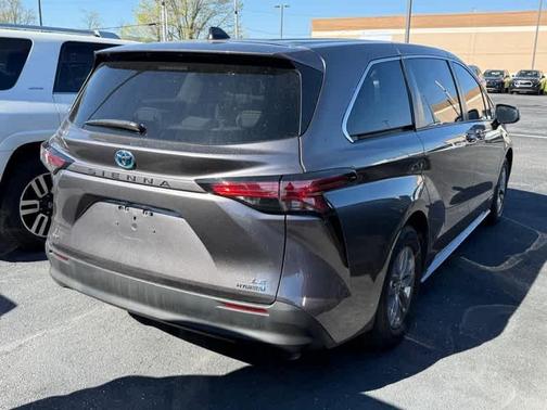 2021 Toyota Sienna LE