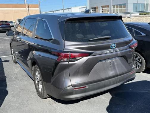 2021 Toyota Sienna LE